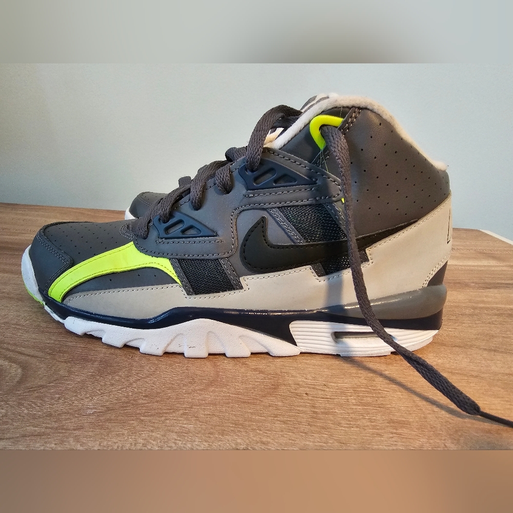 Nike Boys Air Trainer high tops like new